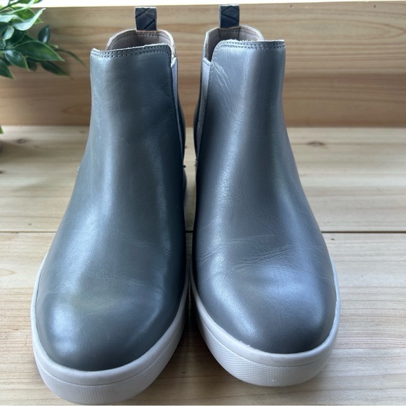 Vionic Mickie Leather Ankle Booties - Picture 1 of 8